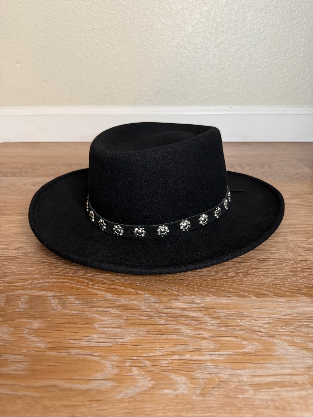 The Scala Collection 100% Wool Silver Studded Hat, OS